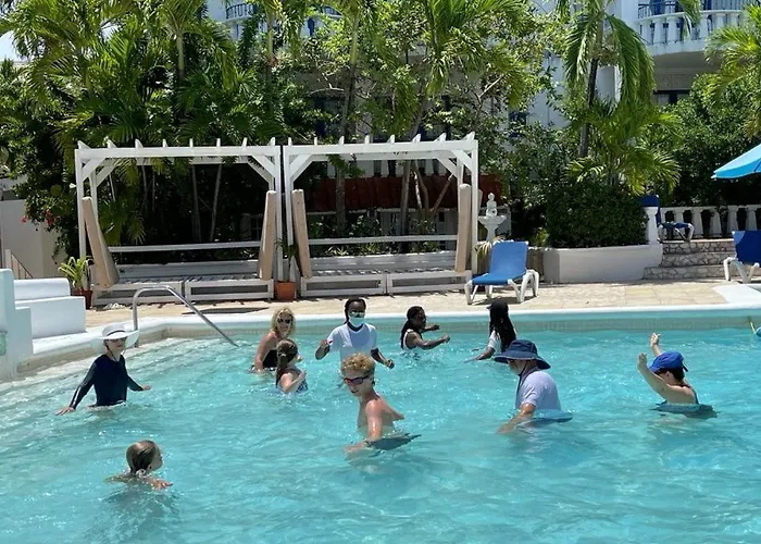 Resort Franklyn D & Runaway Bay
