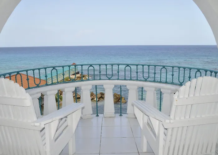 Franklyn D & 4* Runaway Bay