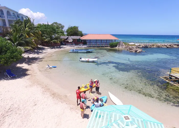 Franklyn D & Resort Runaway Bay