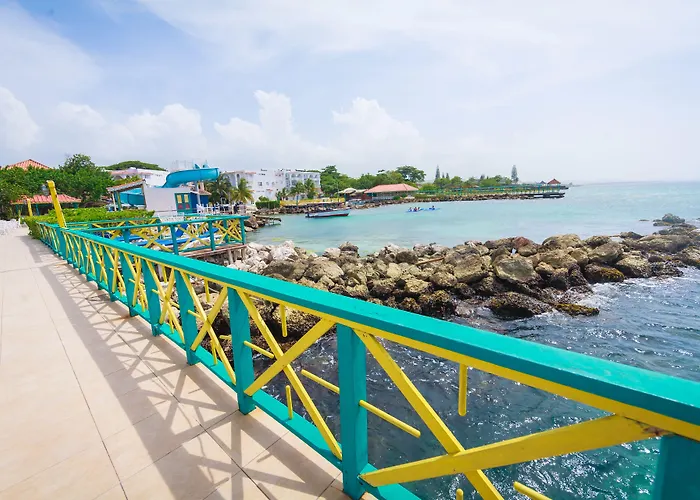 Resort Franklyn D & Runaway Bay